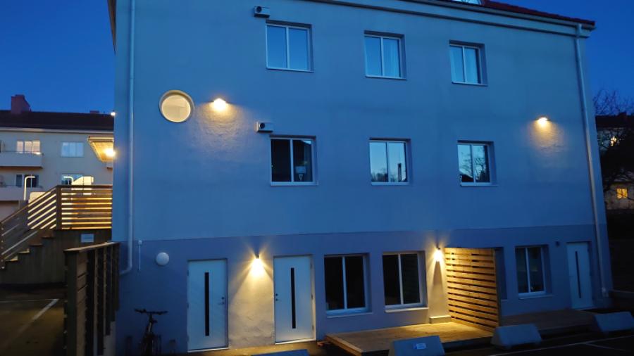 Fasad från väster kvällstid